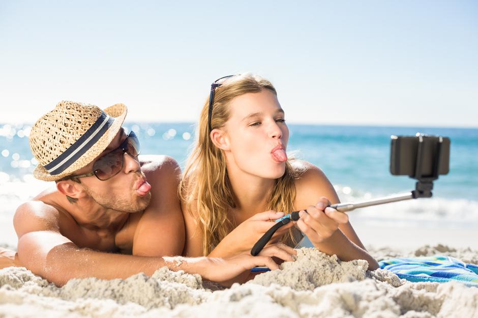 par, plaža, dopust, selfie, moški, ženska, kopalke | Avtor: Profimedia