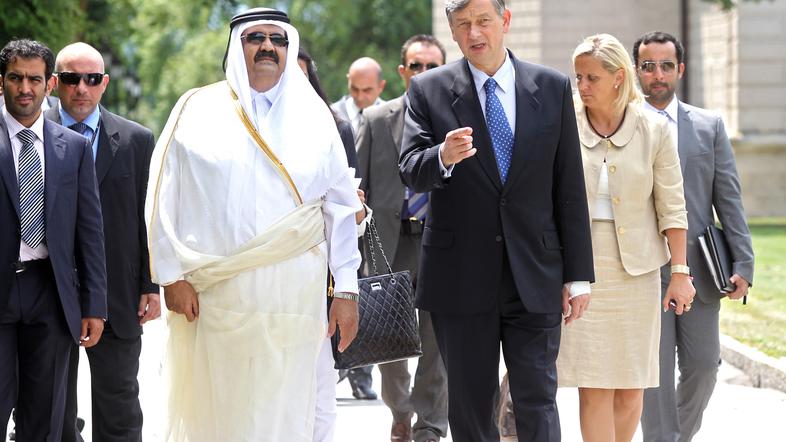 Če policisti ne bi vzeli denarja od Katarcev, bi menda ostali brez opominov. (Fo