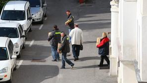 Po informacijah nekaterih pravnih strokovnjakov bi policija morala čez pol leta 