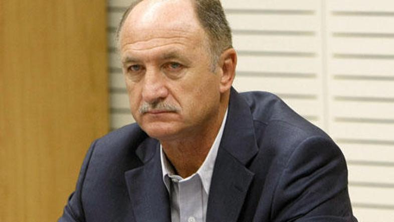 Portugalskemu selektorju Luizu Felipeju Scolariju je UEFA s štirih tekme prepove