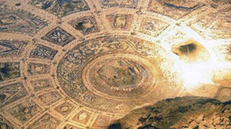 Jama leži 16 metrov pod ruševinami palače cesarja Avgusta.