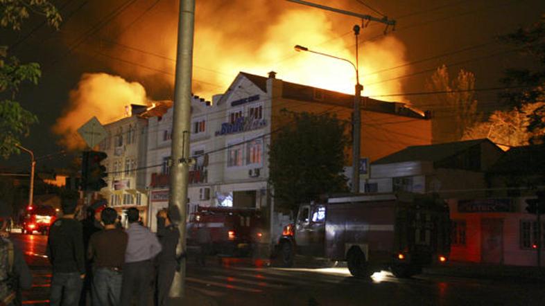 Gasilci so s težavo omejili požar v Tuli.