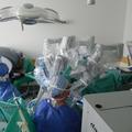 Sistem Davinci za robotske operacije prostate iz celjske bolnišnice. Za vsako op