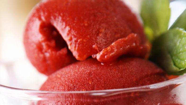 Sorbeti prijazno osvežijo – tokrat jagodni!