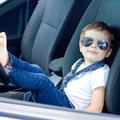 Otrok v avtomobilu