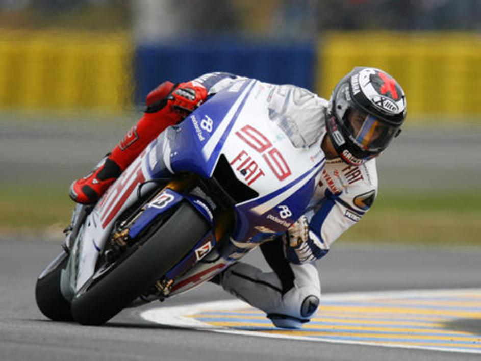 Španec Jorge Lorenzo je v Le Mansu prišel do druge letošnje zmage.