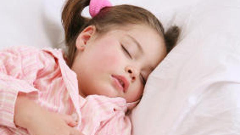 Vztrajajte pri stalnem ritmu odhodov v posteljo.