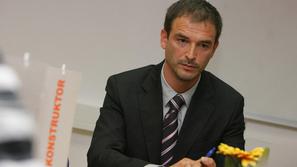 Aljoša Sevčnikar napoveduje, da kriza še ni mimo. Konstruktor je po njegovih bes
