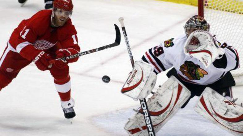 Dan Cleary je poskrbel za odličen začetek serije Detroita proti Chicagu.