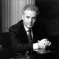 Barenboim, rojen leta 1942, kot dirigent z Dunajskimi filharmoniki sicer redno s