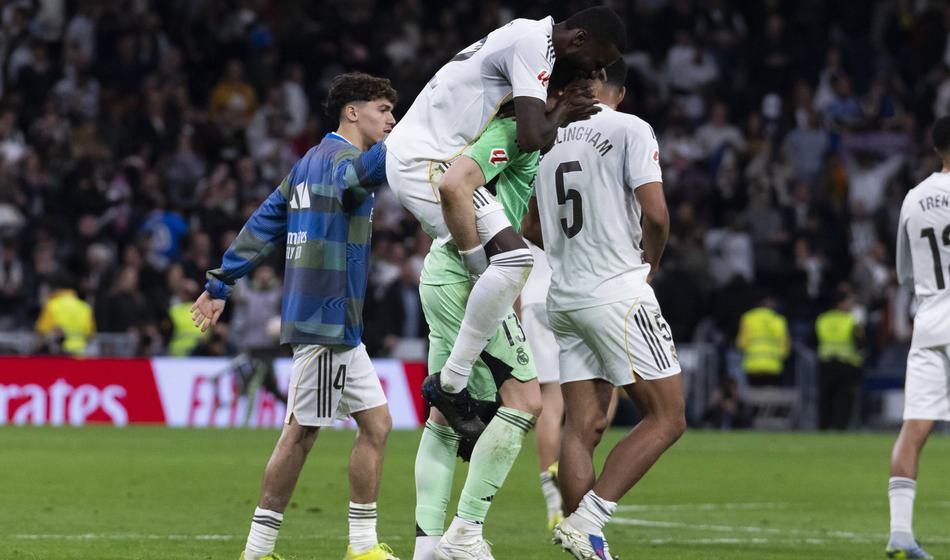 Realu vroči madridski derbi, ki ga ohranja v boju za naslov