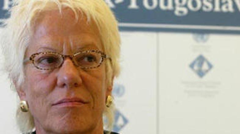 Hartmanova je bila tiskovna predstavnica Carle Del Ponte od leta 2000 do 2006.