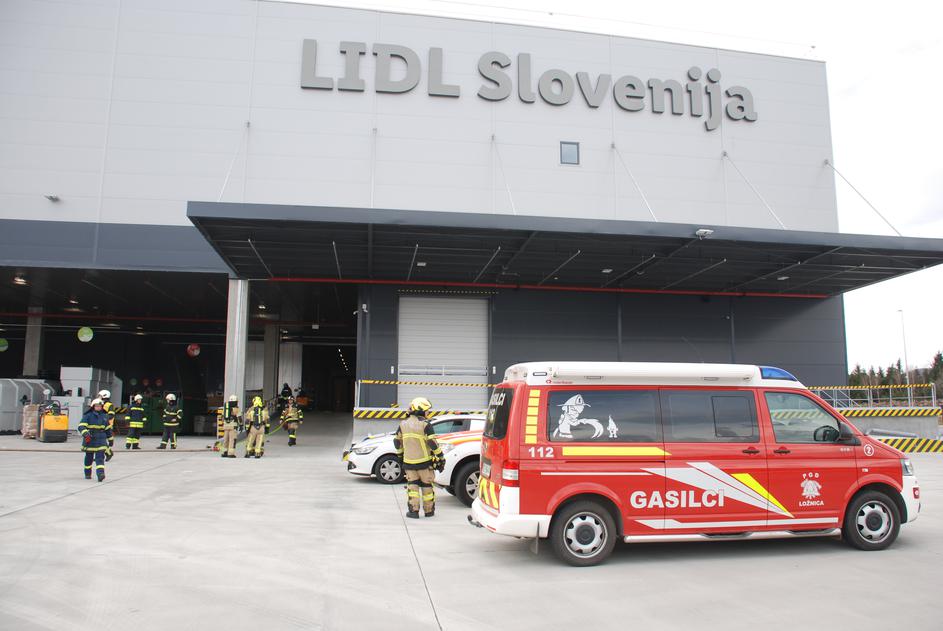 Gasilci, intervencija, logistični center Lidl