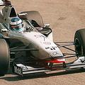 Potem ko se je leta 2001 Mika Häkkinen poslovil od formule ena, se je zdaj še od