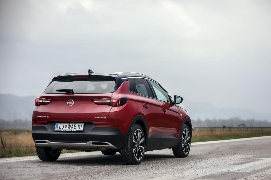 Opel Grandland X Hybrid4 | Avtor: Saša Despot