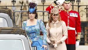 Princesa Beatrice (desno) je s svojim klobukom požela ogromno pozornosti.(Foto: 