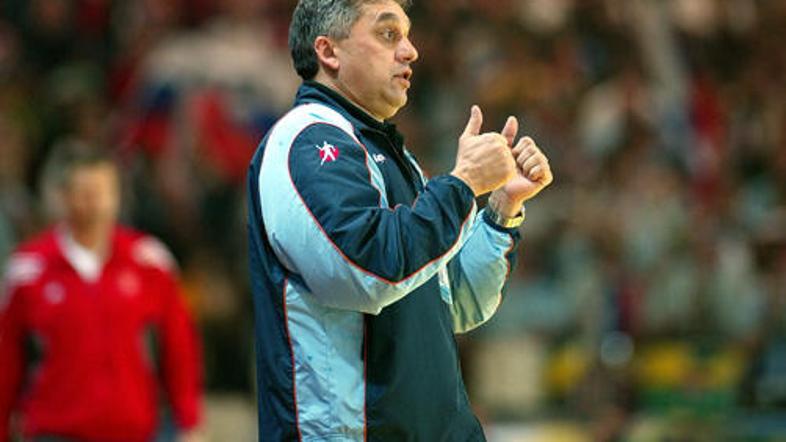 Slavko Ivezič je že dobro uro po imenovanju na mesto prvega trenerja vodil treni