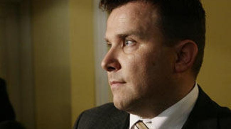 12. člen poslovnika po Hrovatovih besedah določa, da poslanec, ki je priča v pos