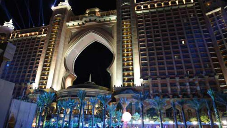 Na zabavo je bilo povabljenih 2.000 izbrancev.