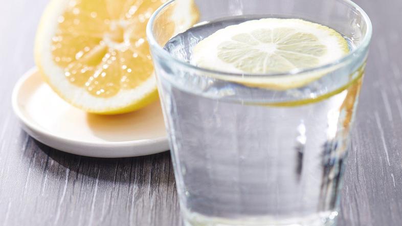 limona v vodi
