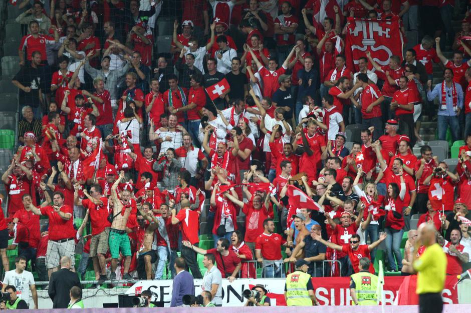 Slovenija Švica navijači veselje zadetek | Avtor: Boštjan Tacol