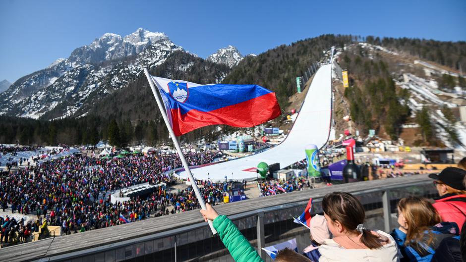 Planica zastava | Avtor: Reševalni pas/Twitter