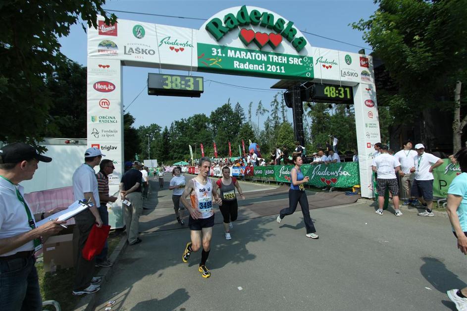 Če želite visokoresolucijsko fotografijo, nam pošljite elektronsko sporočilo na 