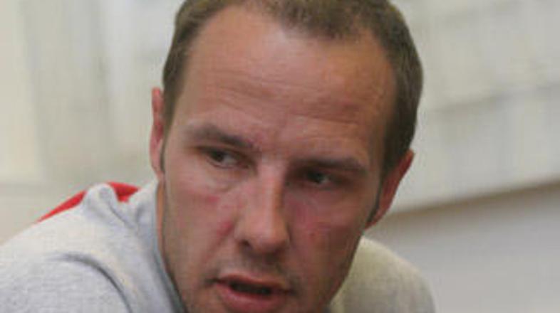 Radijski voditelj Andrej Karoli je znan po odkritem govorjenju brez dlake na jez