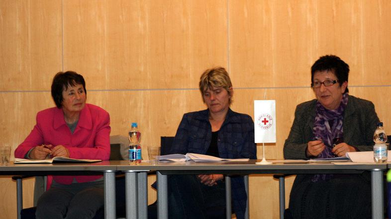 Po podatkih predsednice območnega združenja Rdečega križa Jesenice Sonje Zofije 