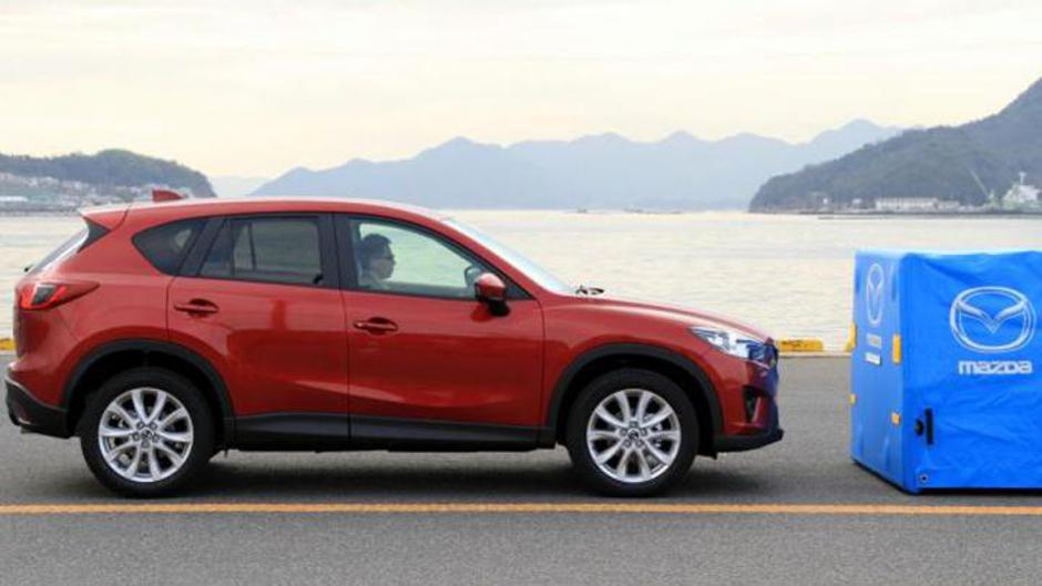 AEB sistem samodejno zaviranje | Avtor: Mazda