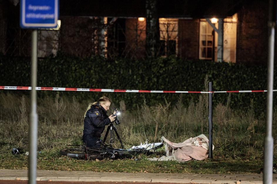 Z avtom zapeljala v gručo ljudi