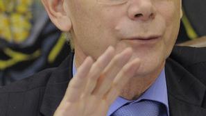 Belgijski premier Herman van Rompuy se kljub pozivom po ženskem vodstvu najpogos