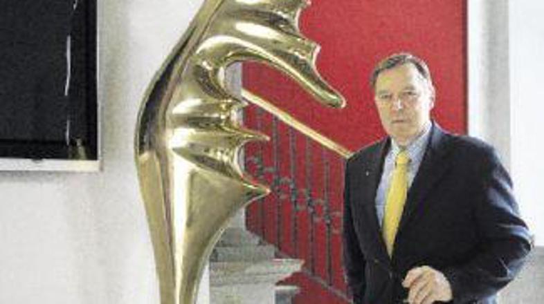 Rotarijci so pod Ivom Siličem poklonili univerzi morskega konjička, a denarja za