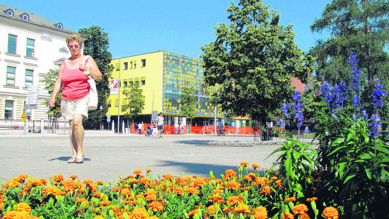 Mestna občina mora biti odprta za občane, je ohranitev modre cone pri občinski s