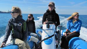 Aktivistke Morigenosa med sistematičnim opazovanjem naravnega rezervata Strunjan