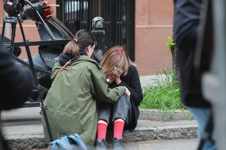 Beograd. Polaganje rož pred šolo | Avtor: Profimedia