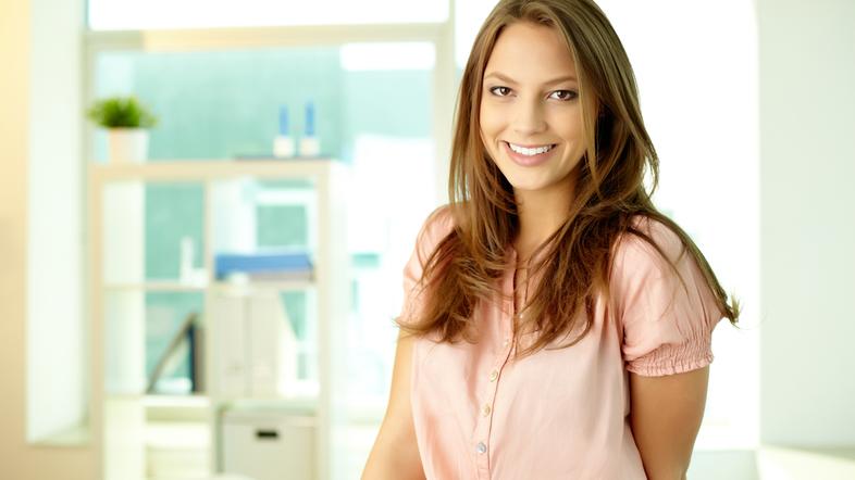 ženska samozavest nasmeh