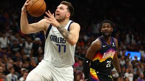 Luka Dončić in DeAndre Ayton