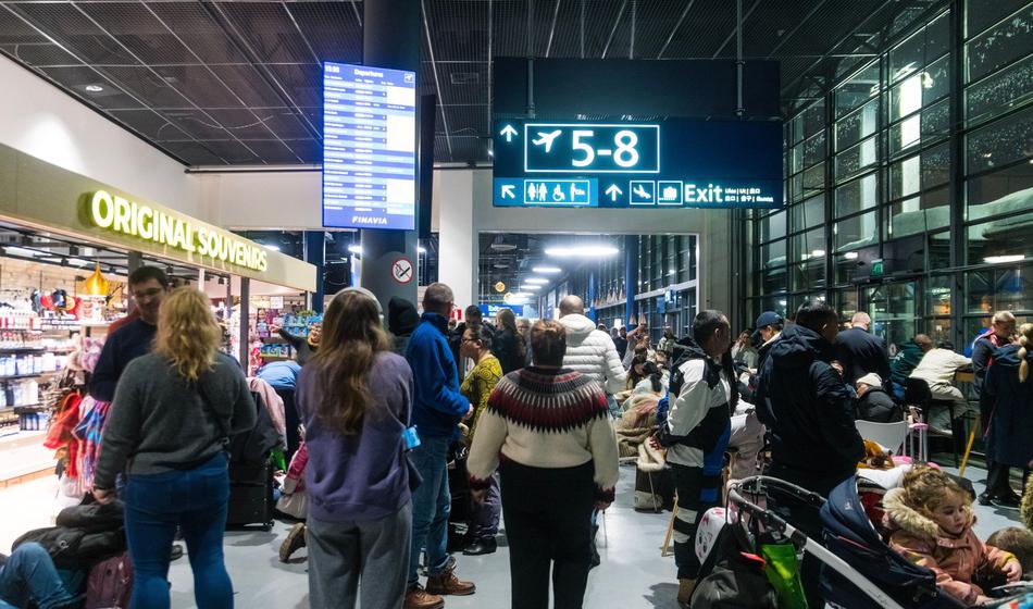 Kaos na letališčih: Potniki čakajo tudi po šest ur