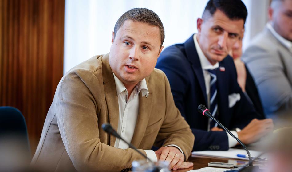 Mahnič napoveduje: Ustanovili bomo urad za deportacije