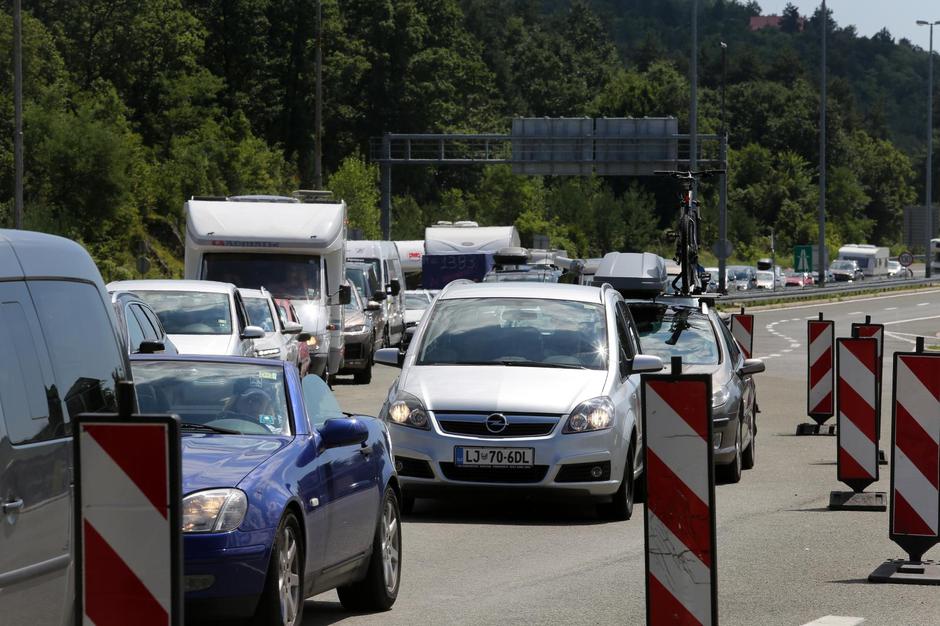 Kolona pred Jelšanami | Avtor: Goran Kovacic/PIXSELL