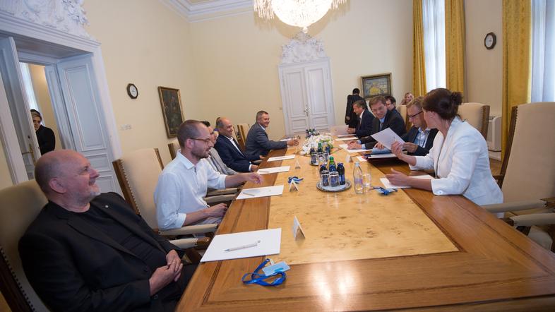 sestanek predsednikov strank