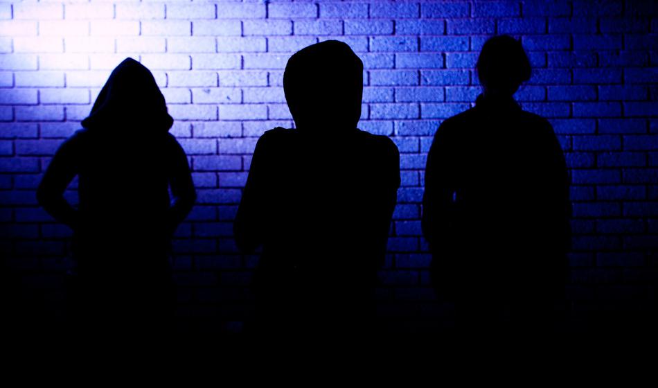 Zamaskirana skupina napadla fanta: "Strah me je, ko gre sin od doma"