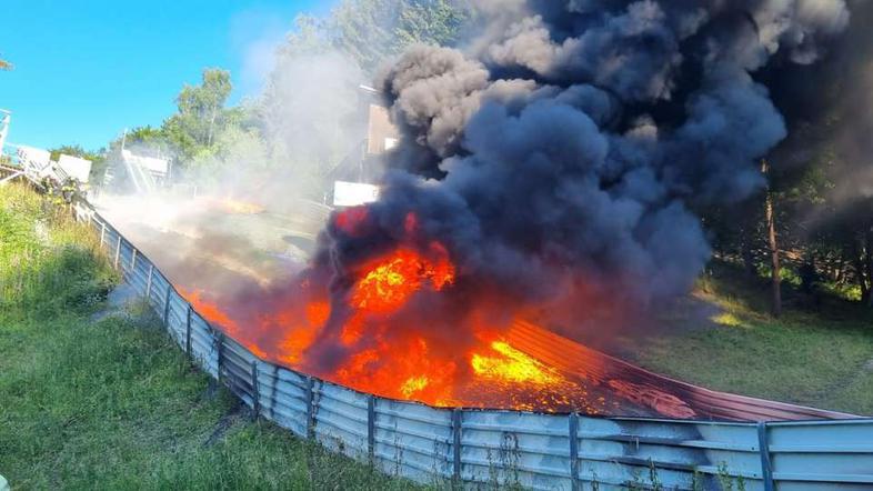 skakalnica požar