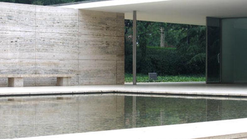 Ludwig Mies van der Rohe je na začetku dvajsetega stoletja z nemškim paviljonom 