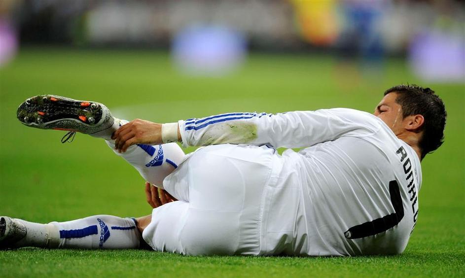 Cristiano Ronaldo je v zdravniški oskrbi. (Foto: Reuters)