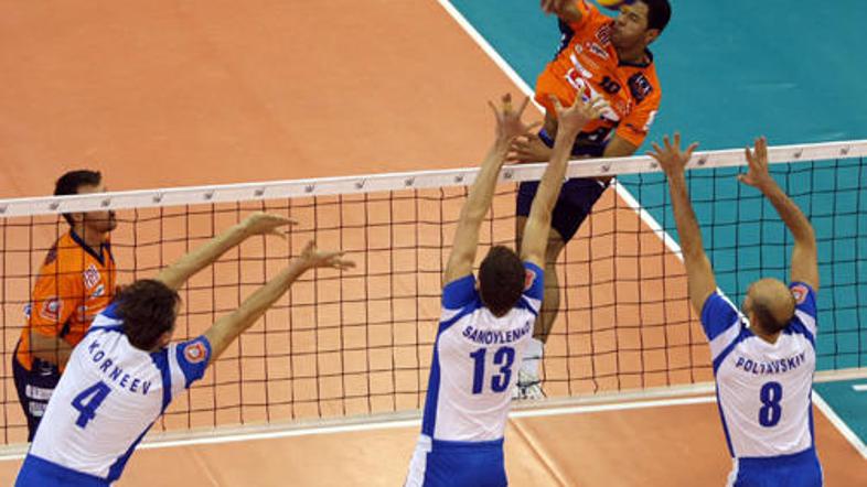 Delano Thomas v akciji v majici blejskega ACH.