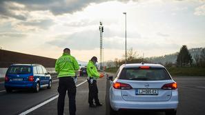 policija Slovenija zaščitne maske