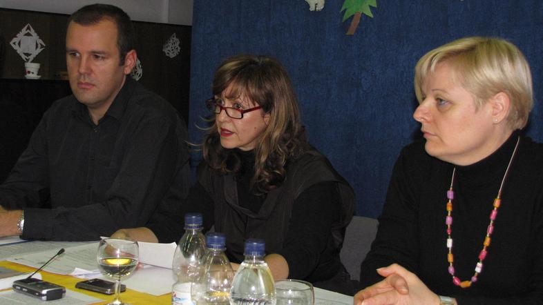 Miha Vrbinc, predstavnik staršev, Majda Kušar Ambrožič, ravnateljica, in njena p