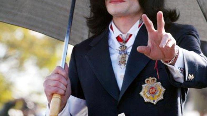 Verz, ki ga Michael zapoje, je precej podoben tistemu iz Kravitzove starejše pes